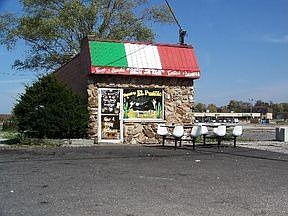 2nd image of 1719 E Sauk Trl