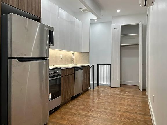 2nd image of 1493 De Kalb Ave #1G