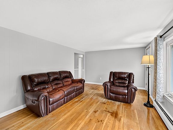 4th image of 16 Beverly Avenue