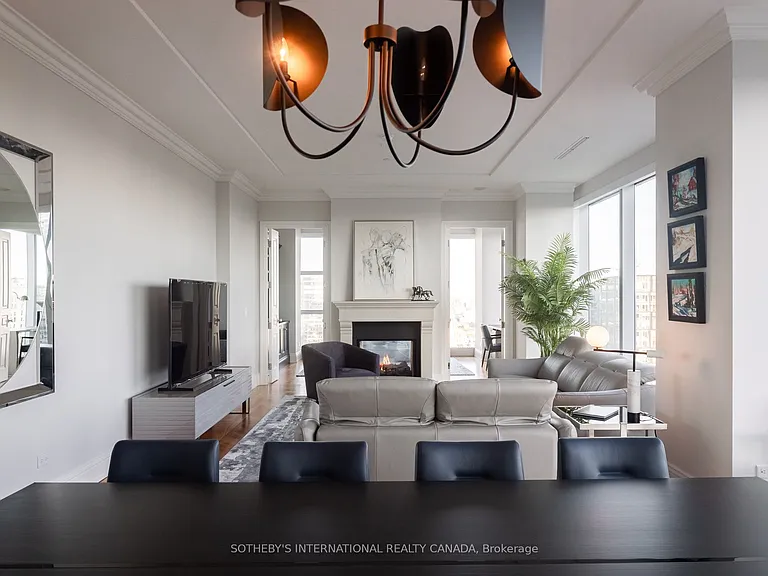 183 Wellington St W #4301 — Photo 3