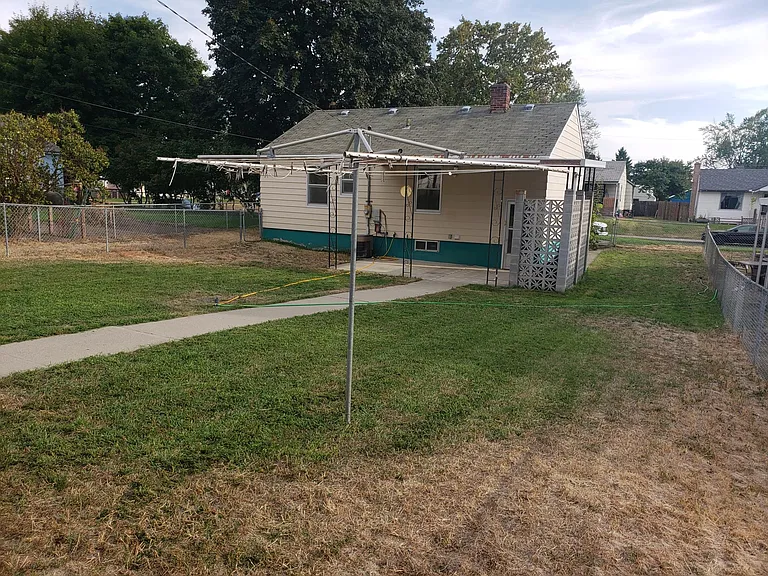 2212 W Everett Ave — Photo 14