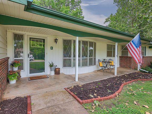 2nd image of 8 Lake Park Dr