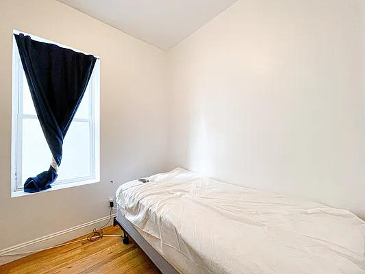 Rented by Urban Real Estate Property Group Inc | media 3