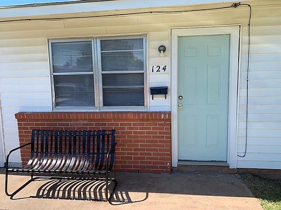 2nd image of 124 N Glencoe Cir