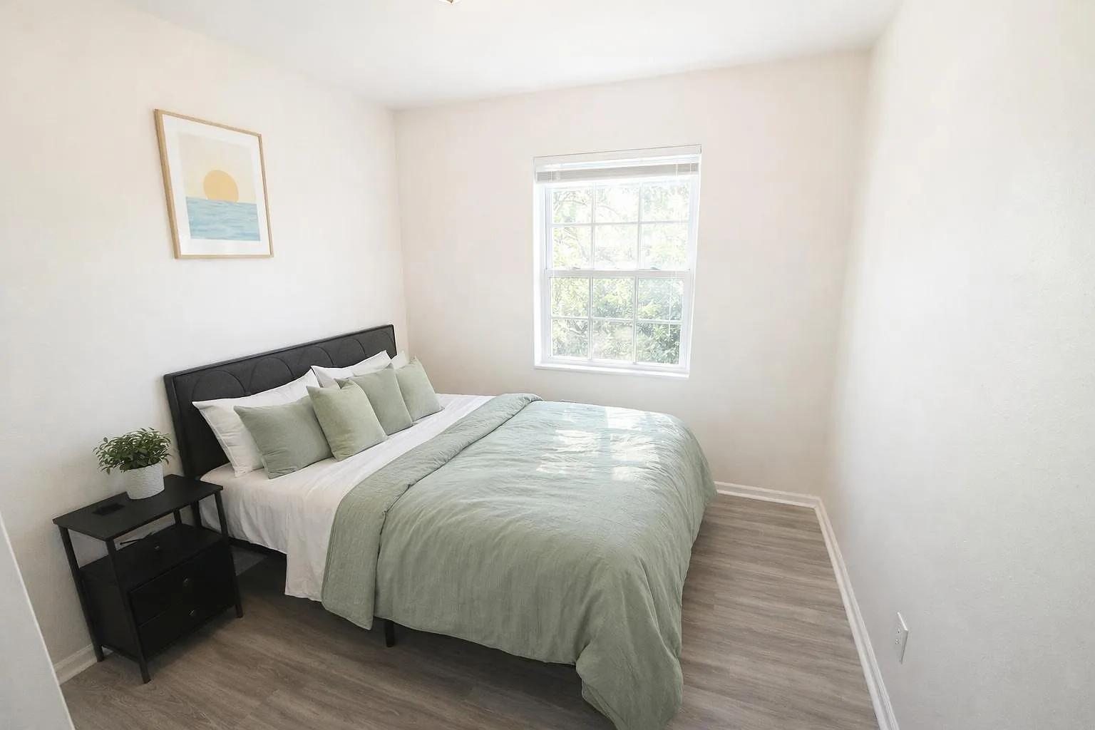 4 bed, 3.0 bath, 2000 sqft, $654 — Photo 1