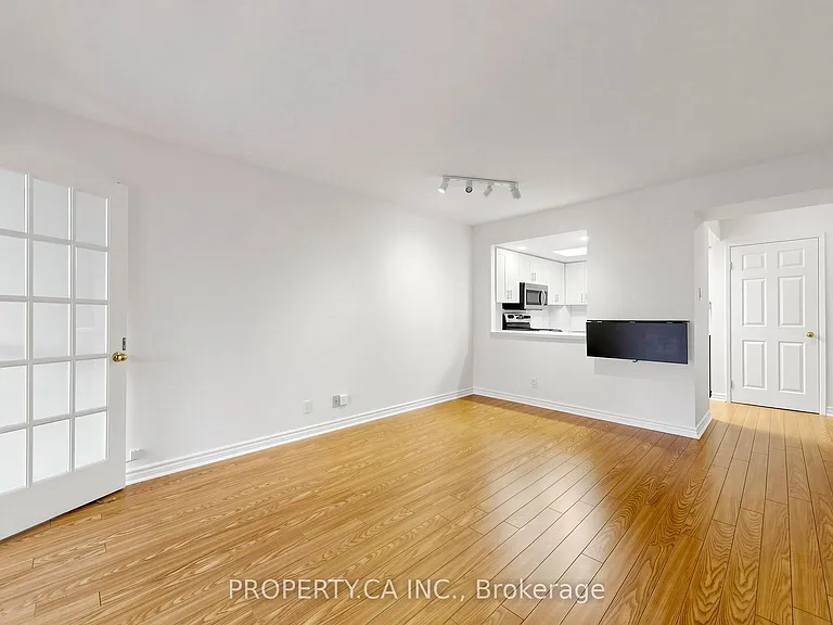 456 College St #310 — Photo 3