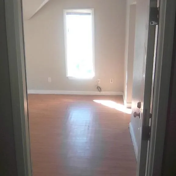 528 N Louisa Ave — Photo 3