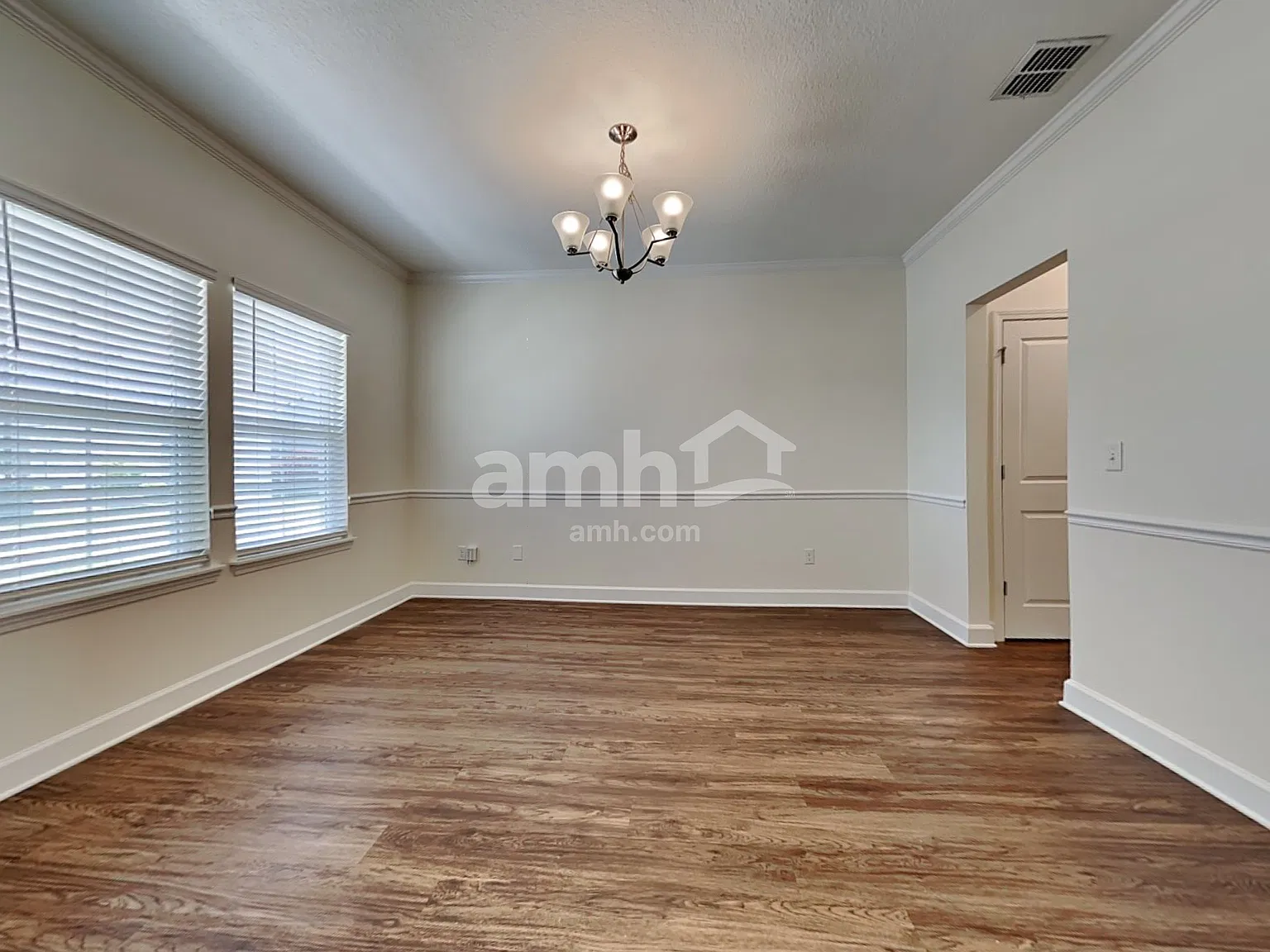 4 bed, 2.5 bath, 2396 sqft, $2,505 — Photo 4
