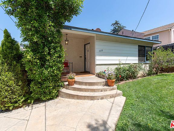3rd image of 1270 Crescent Dr