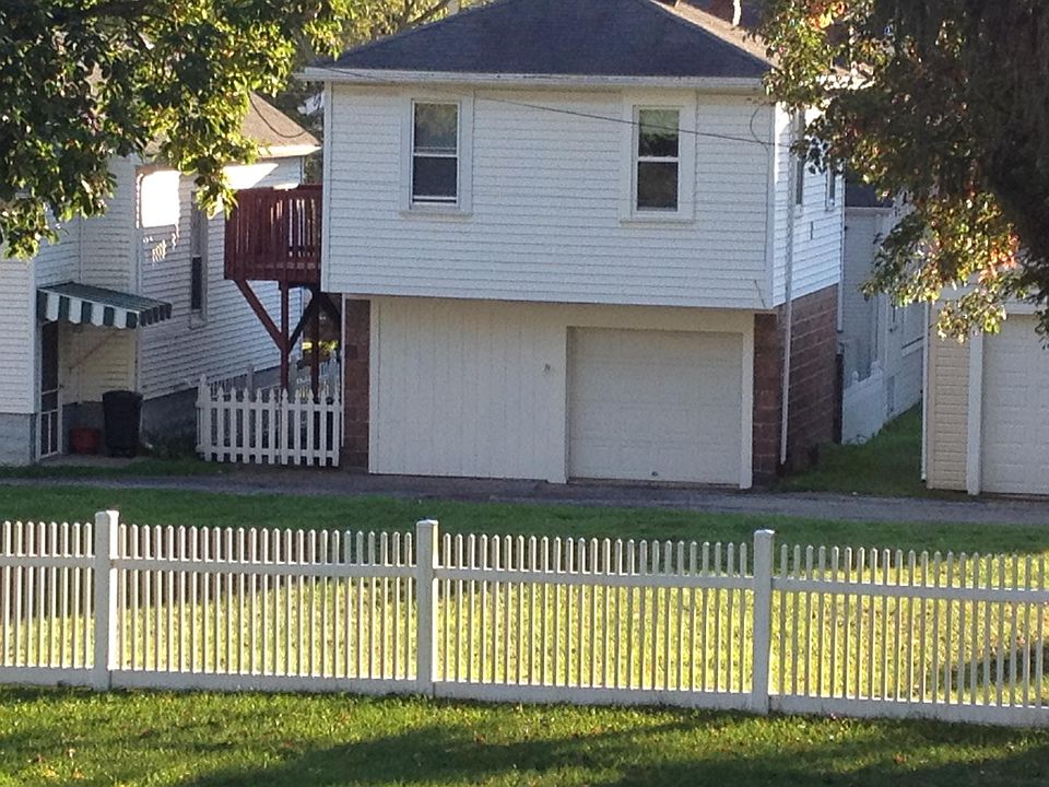 entrance from alley - view of garage