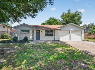 913 Russell Ln, Bedford, TX 76022