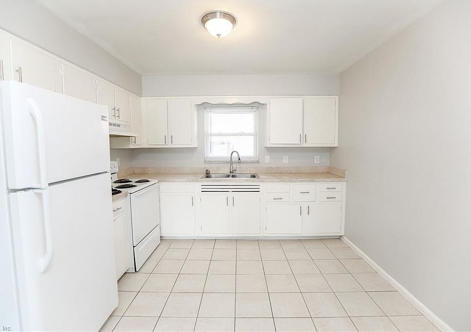 2nd image of 905 Little Bay Ave #B