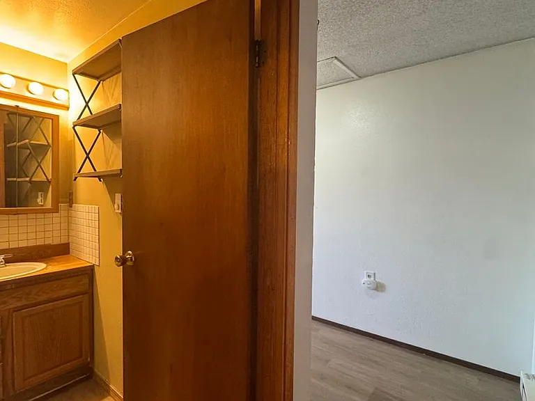 203 Railroad Ave — Photo 11