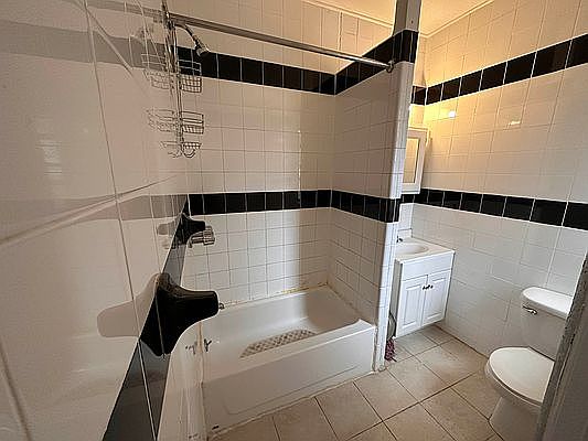 5th image of 35 E 17th St APT 417