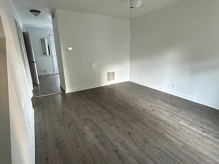 709 Madison Ct — Photo 3