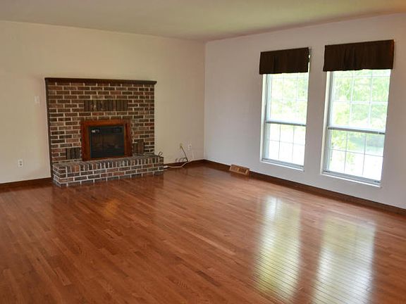 2nd image of 1303 Grandview Dr