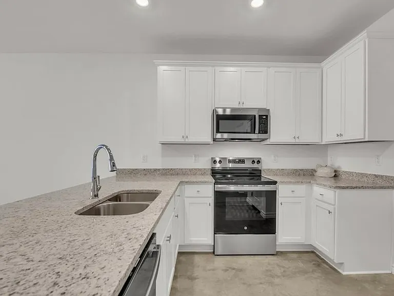 1211 Concord Dr — Photo 10