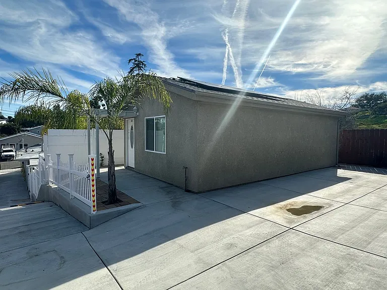 Egan Street Triplex — Photo 1