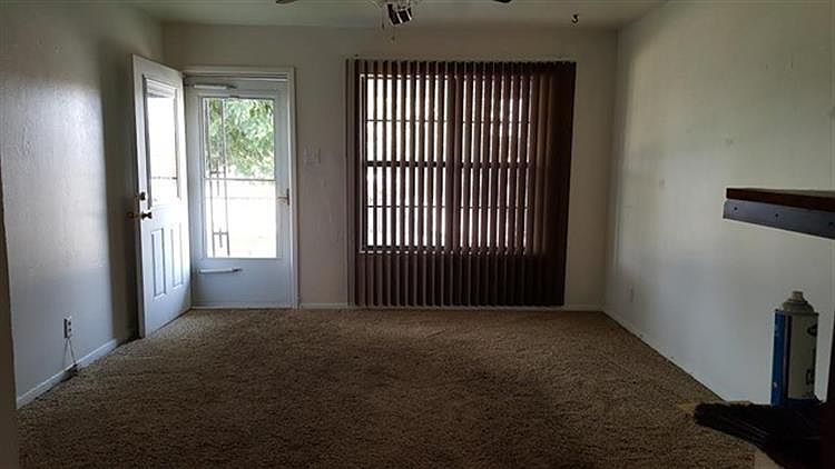2nd image of 1925 E Pecan Ave
