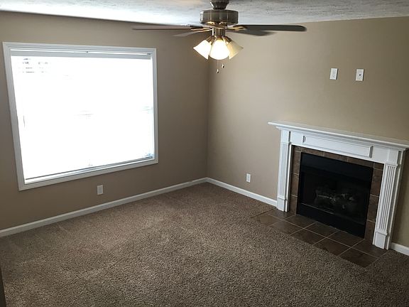 4th image of 1696 Parkside Dr