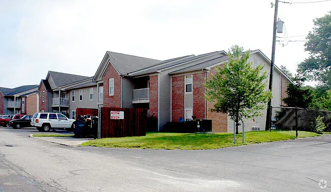 Emerson Place Apartments — Photo 4