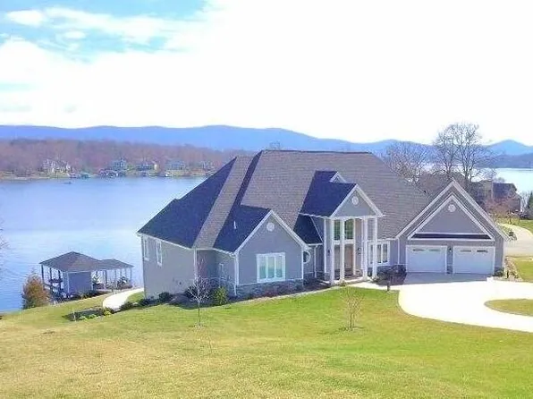 242 Harbour Crossing Dr, Moneta, VA 24121