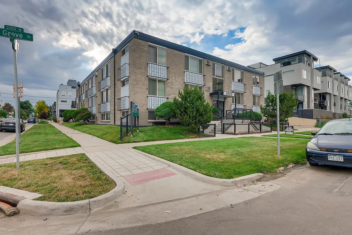 Building Photo - 1555 Grove St #107