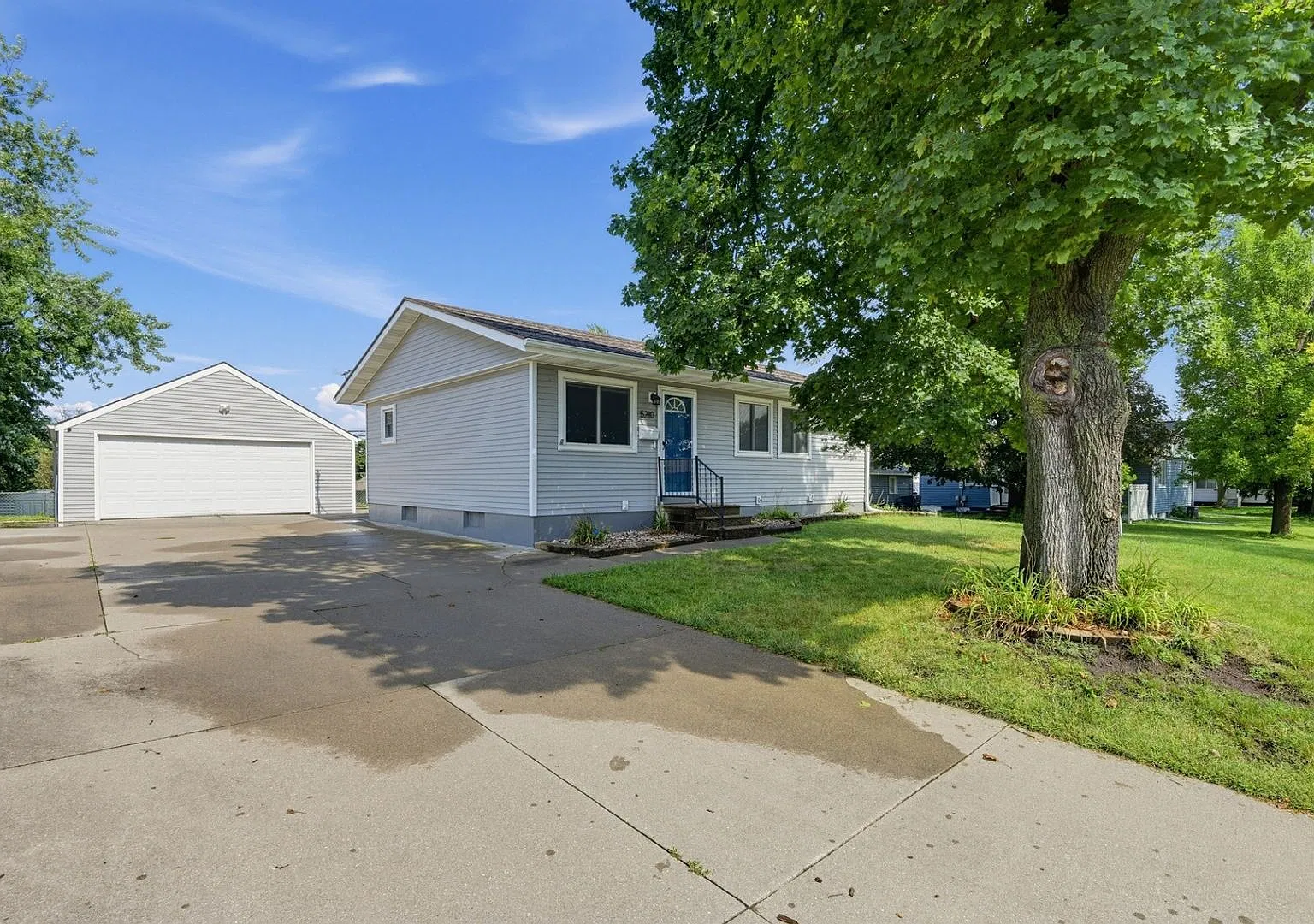 Charming 3BR House in Cedar Rapids — Photo 1