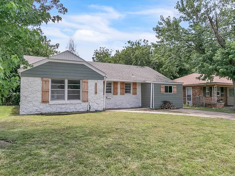 2116 Andover Ct — Photo 4