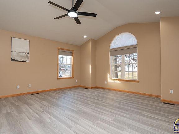 5th image of 4334 SE Oakwood St