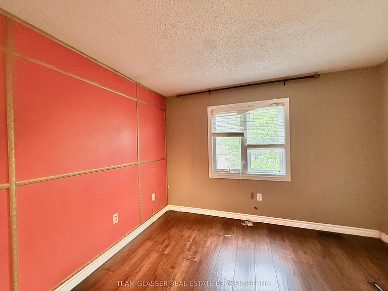 81 Erica Cres — Photo 11