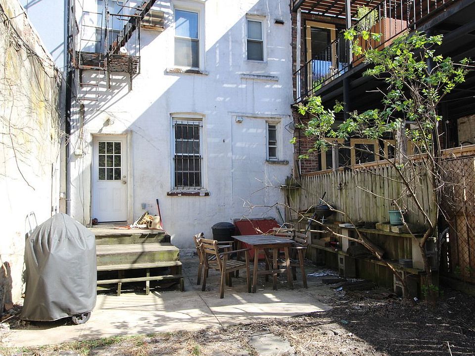 1st image of 244 Van Brunt St APT 1