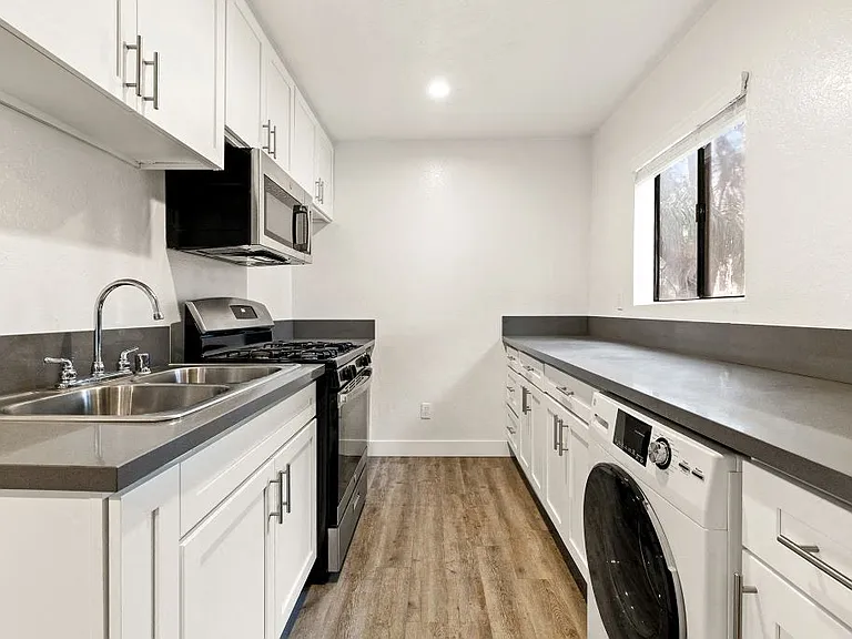 Brody Terrace Apartments — Photo 31