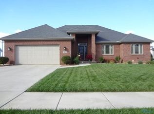 1808 Timber Ridge Dr, Bowling Green, OH 43402