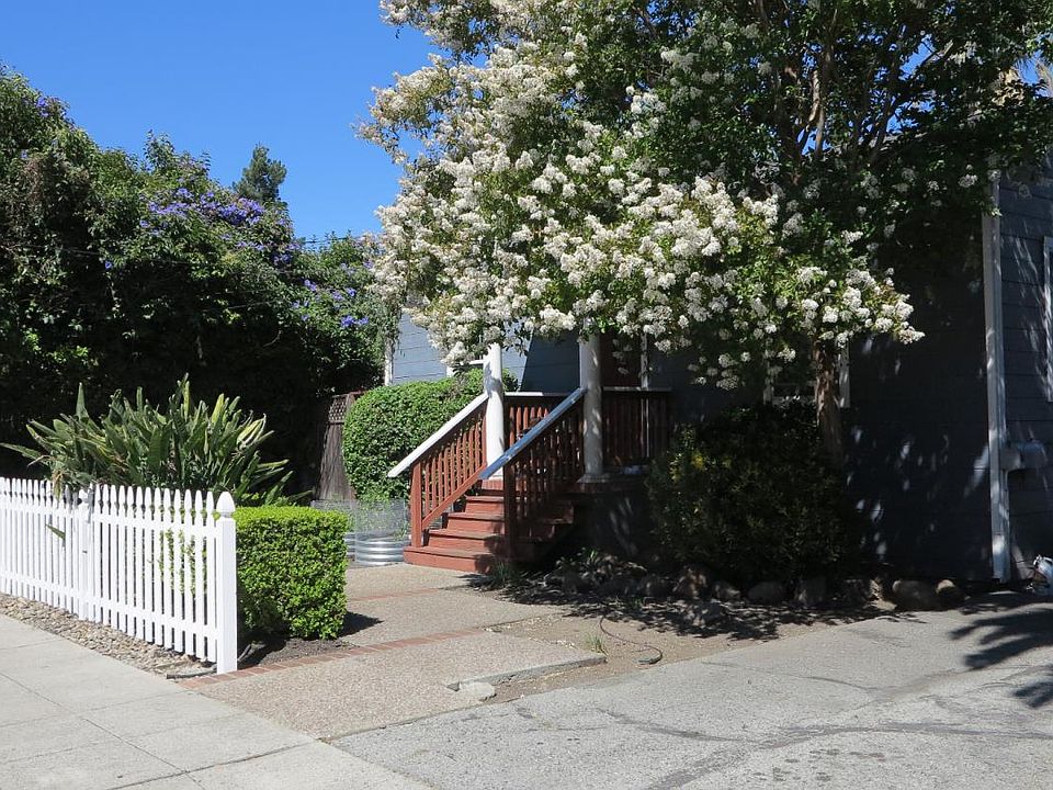 1st image of 310 Oak Ave