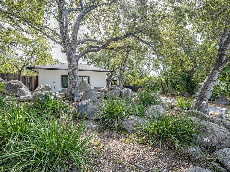 2152 Grand Oaks Ave — Photo 37