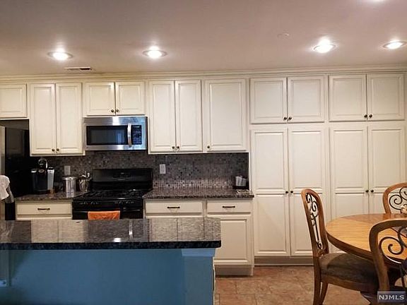 2nd image of 32 Fox Run Dr #16