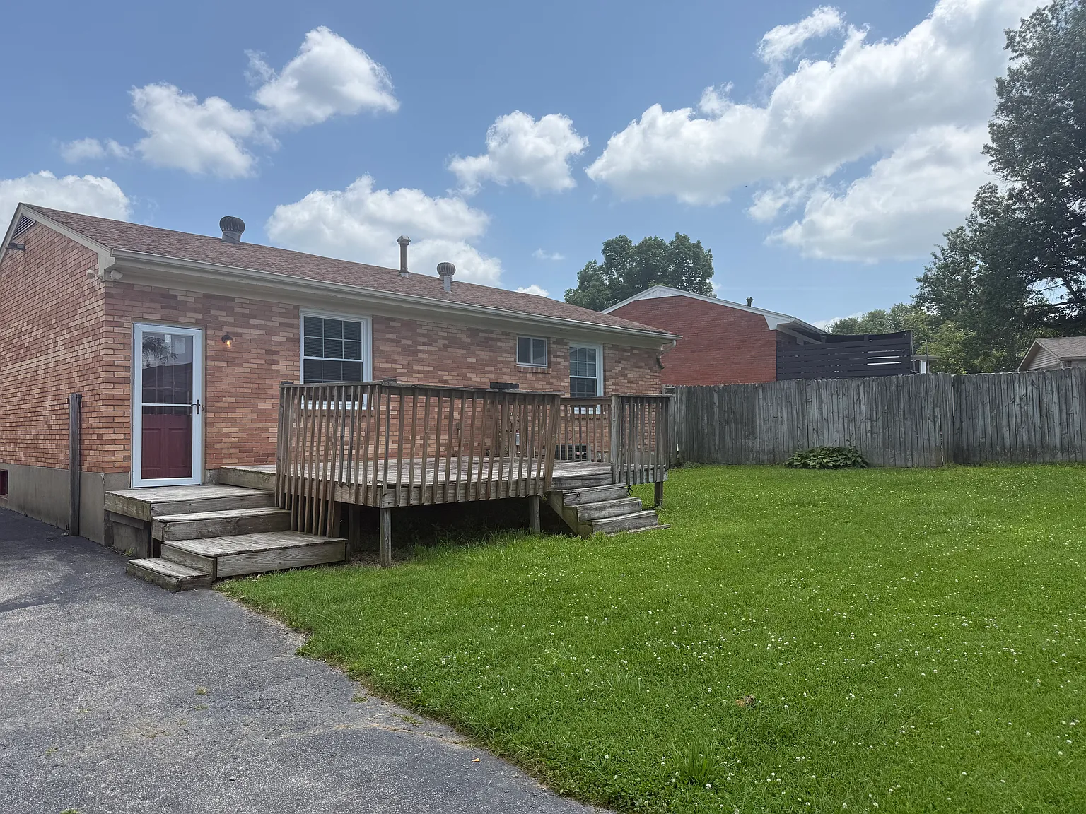3 bed, 1800 sqft, $1,600 — Photo 2