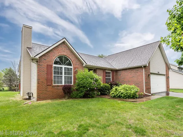 9238 Appleview Ct, Brighton, MI 48116