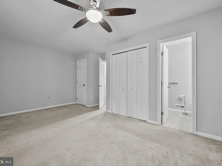 2035 S Glebe Rd — Photo 28