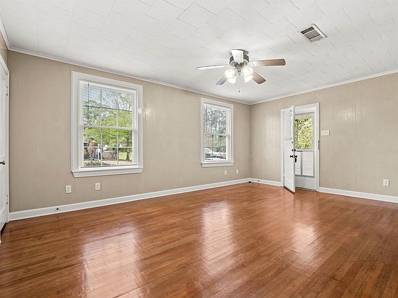5th image of 905 Pinckney Ave