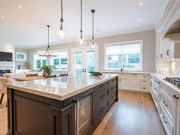 4th image of 385 Pine Cove Rd