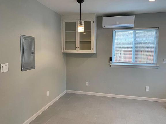 4th image of 596 N Eden Ave Unit B