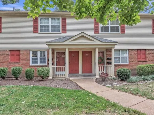 1550 Swallow Dr, Saint Louis, MO 63144