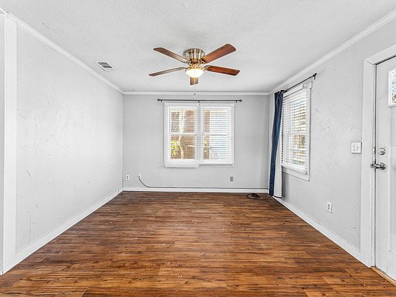 3rd image of 1094 W Green St