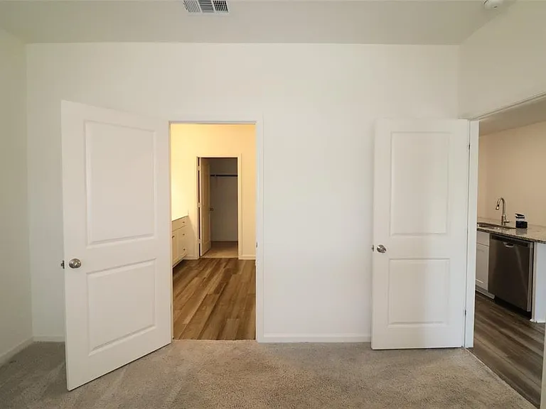 736 Richmond Dr — Photo 12