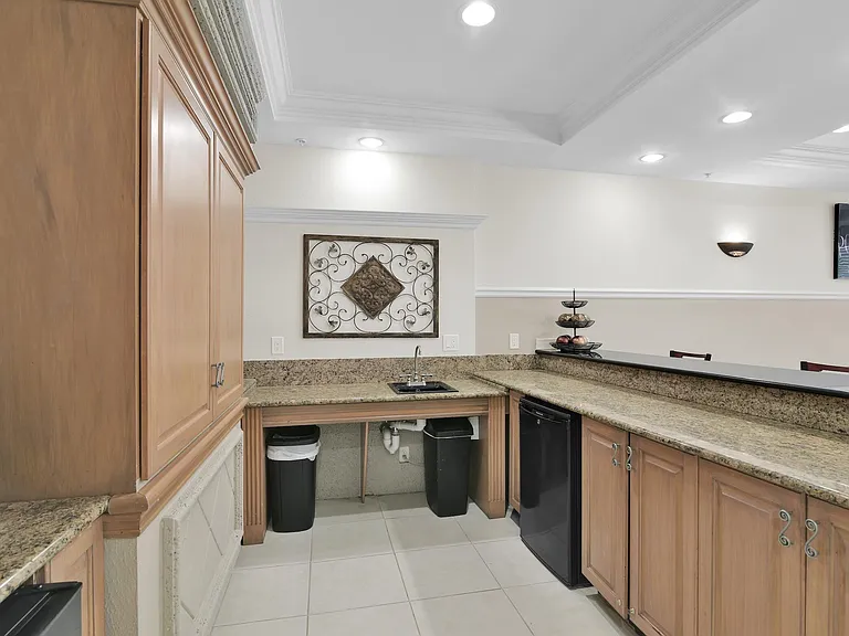 533 NE 3rd Ave — Photo 30