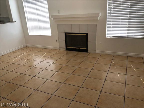 3rd image of 2876 Kensington St