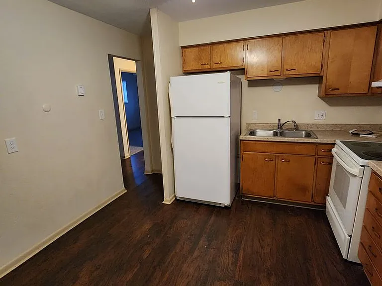 2411-2413 2415 Charlestown Rd — Photo 15