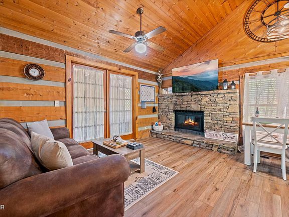 4th image of 2336 Hidden Mountain Rd
